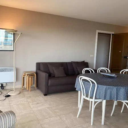 Apartment Den Oever V 0206 Directly On The