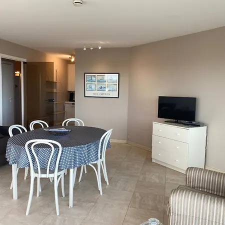 Apartment Den Oever V 0206 Directly On The
