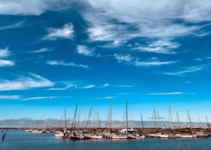 In With Sea Views شقة *